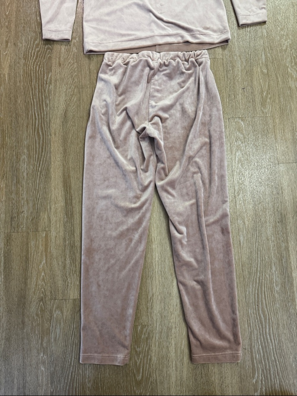 Pluto Naemi Loungewear Pajama Velvet Velour Jogger Set Blush Pink size Medium - Picture 8 of 9